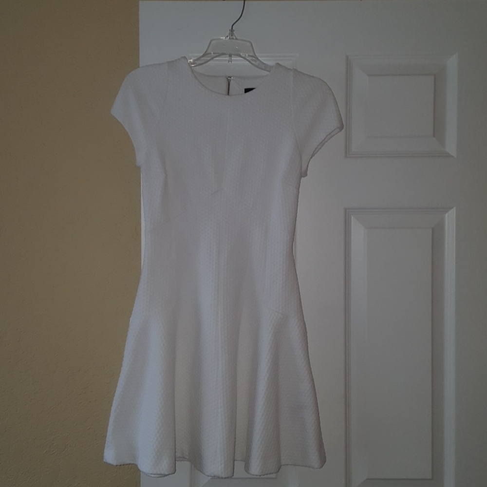 Cute white dress , trapeze shape,  very flattering